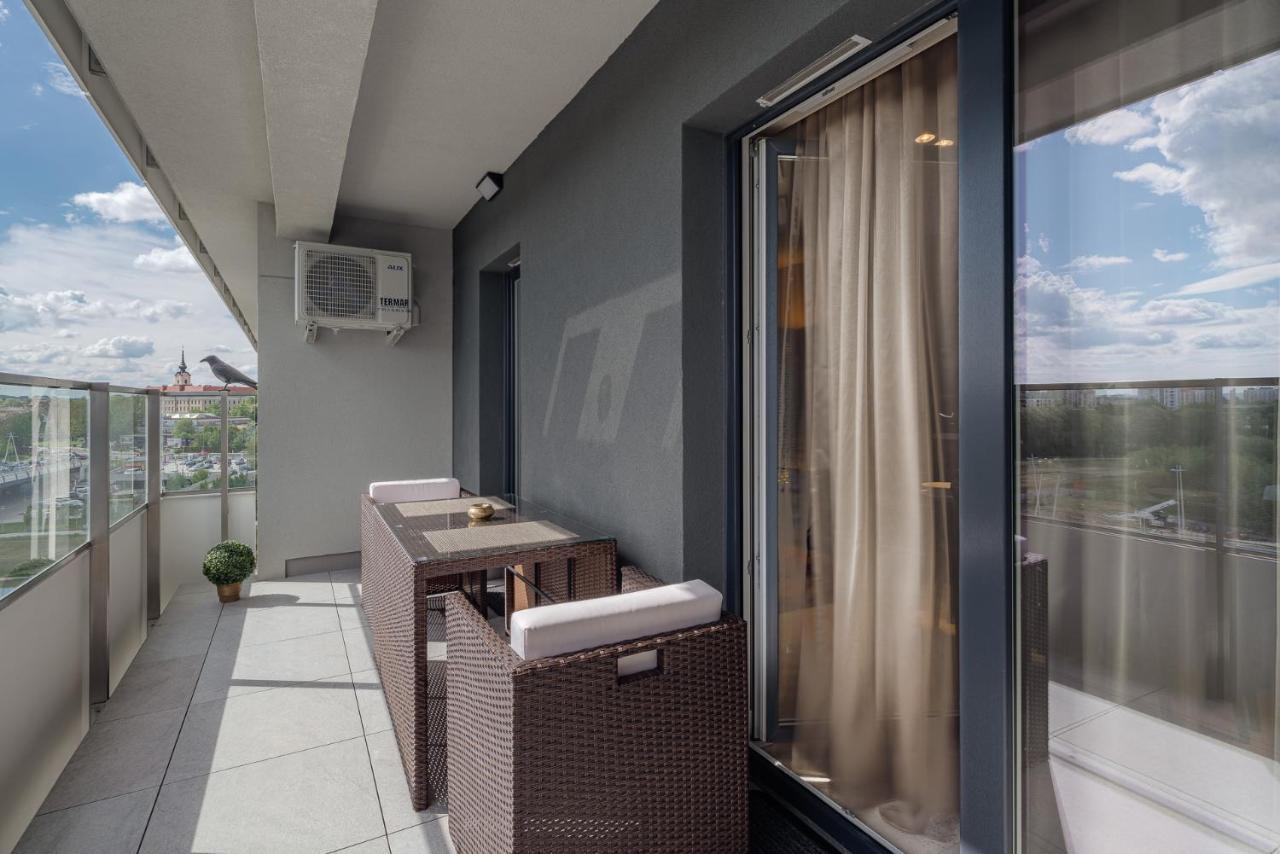 One Luxury Apartment *